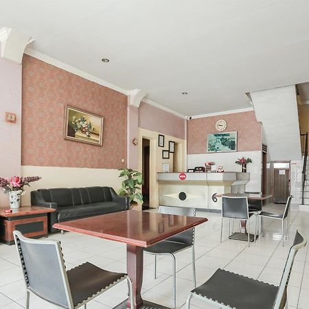Oyo 93046 Hotel Fortuna Parepare Buitenkant foto