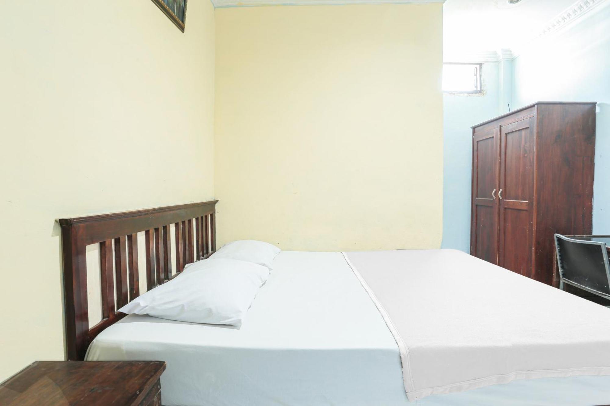 Oyo 93046 Hotel Fortuna Parepare Buitenkant foto