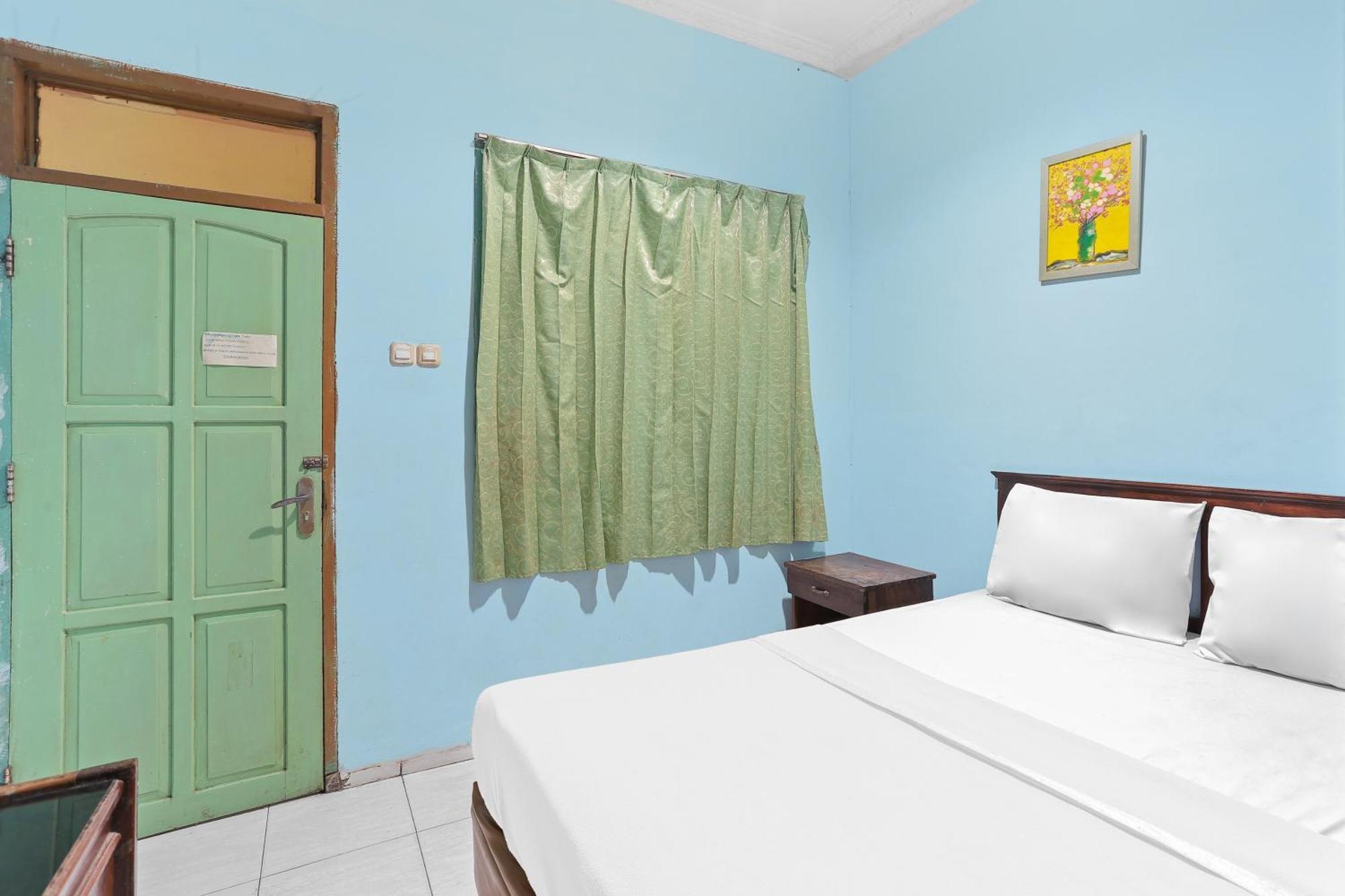 Oyo 93046 Hotel Fortuna Parepare Buitenkant foto