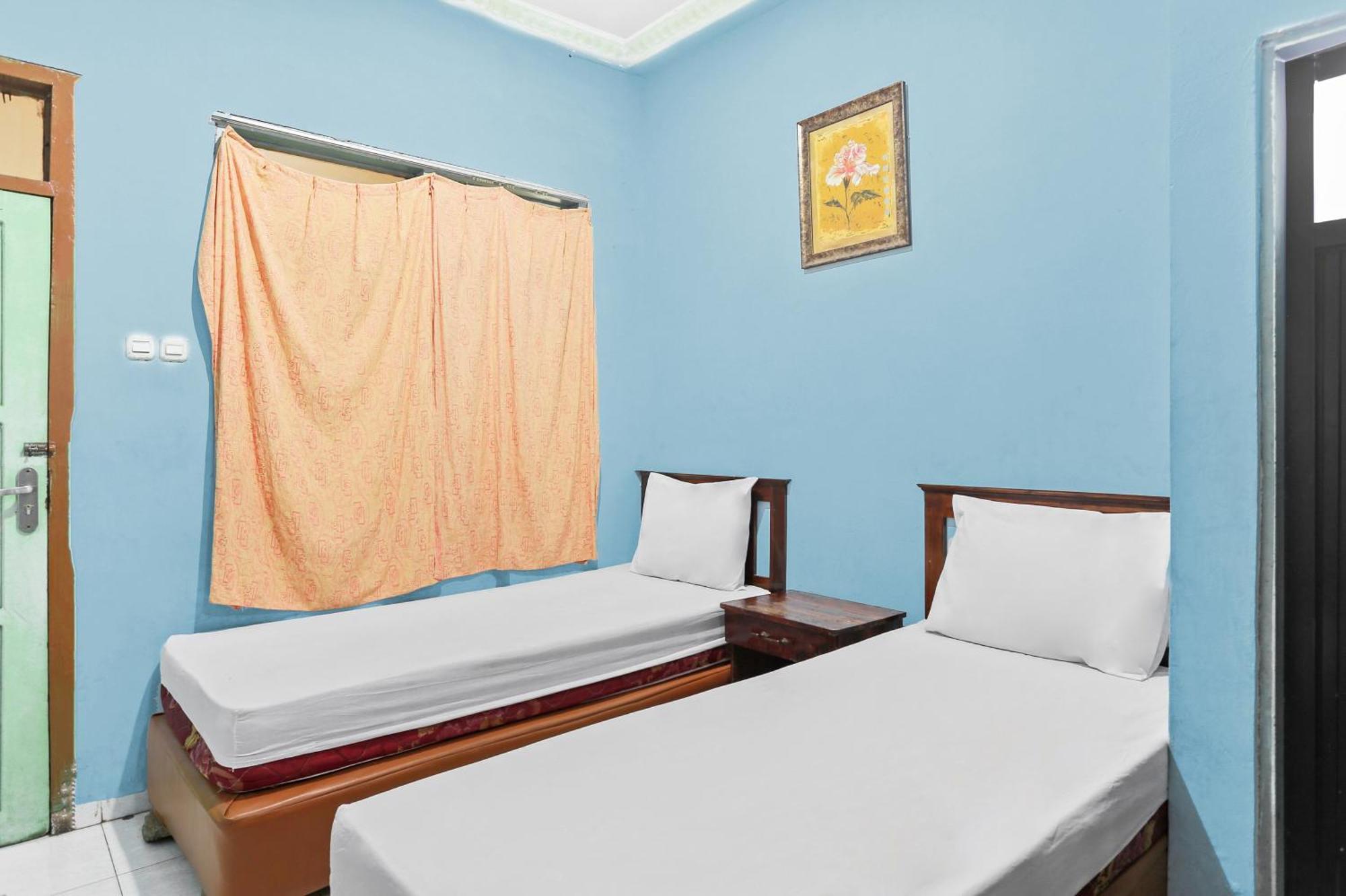 Oyo 93046 Hotel Fortuna Parepare Buitenkant foto