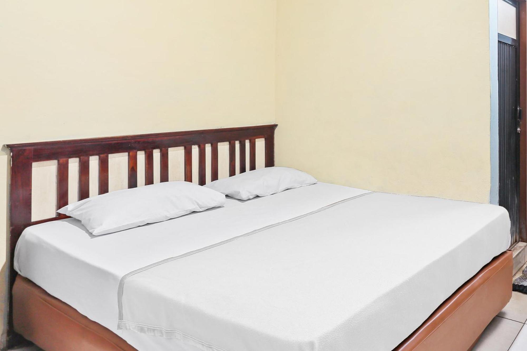 Oyo 93046 Hotel Fortuna Parepare Buitenkant foto