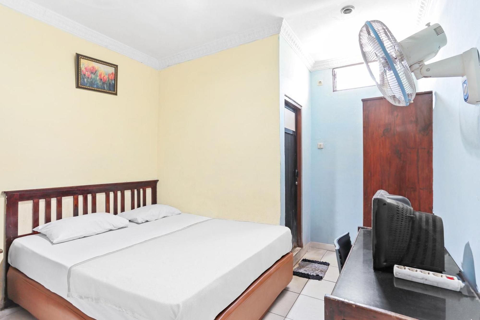 Oyo 93046 Hotel Fortuna Parepare Buitenkant foto