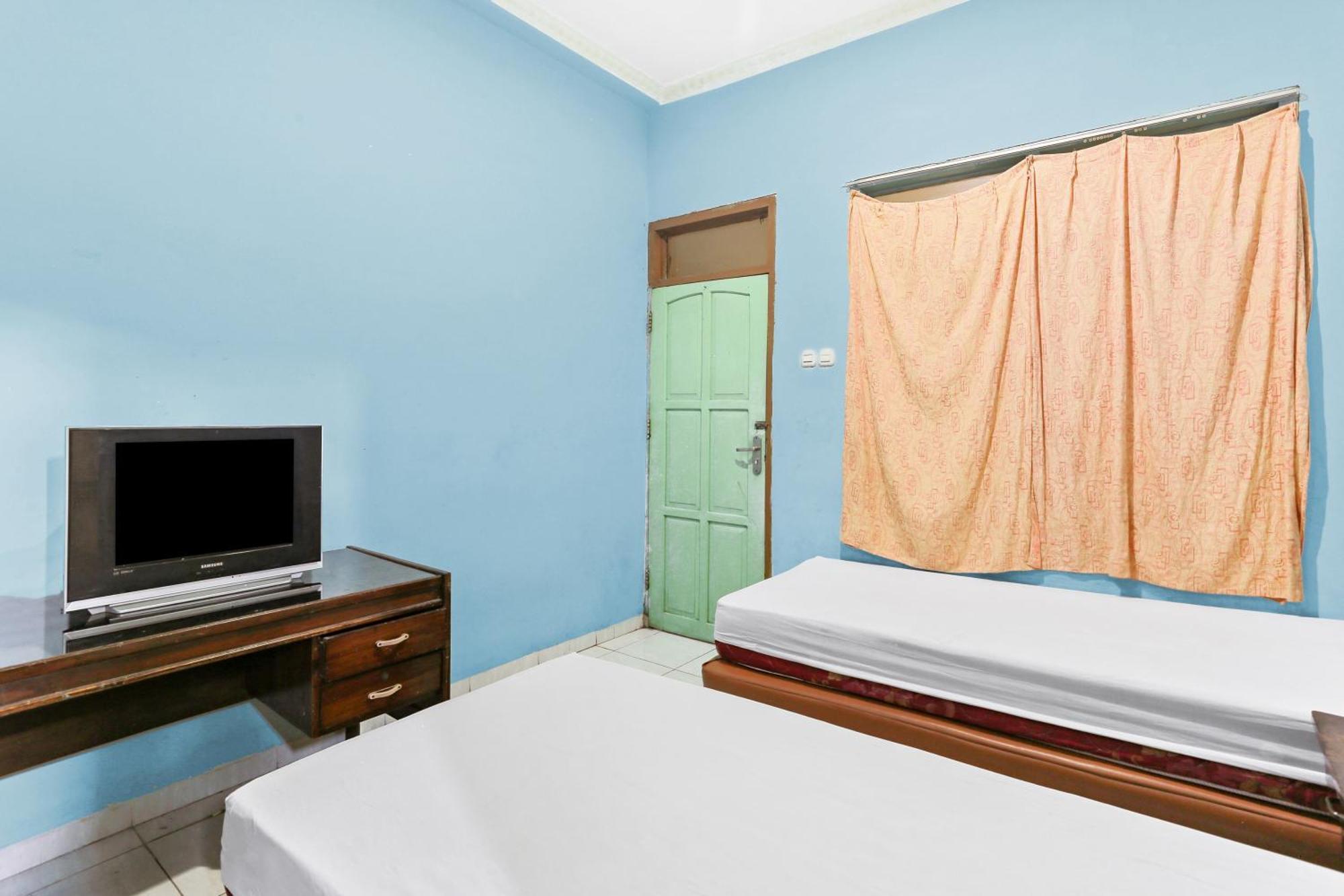 Oyo 93046 Hotel Fortuna Parepare Buitenkant foto