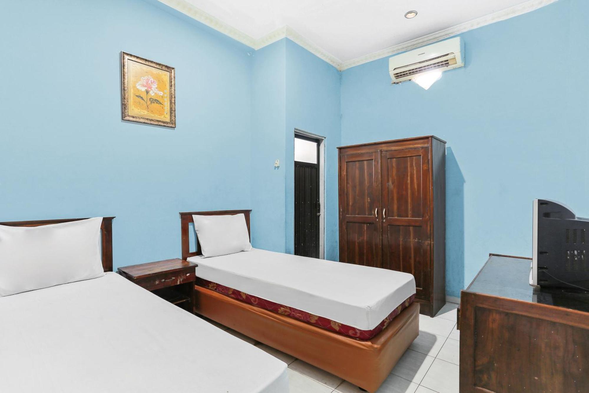 Oyo 93046 Hotel Fortuna Parepare Buitenkant foto