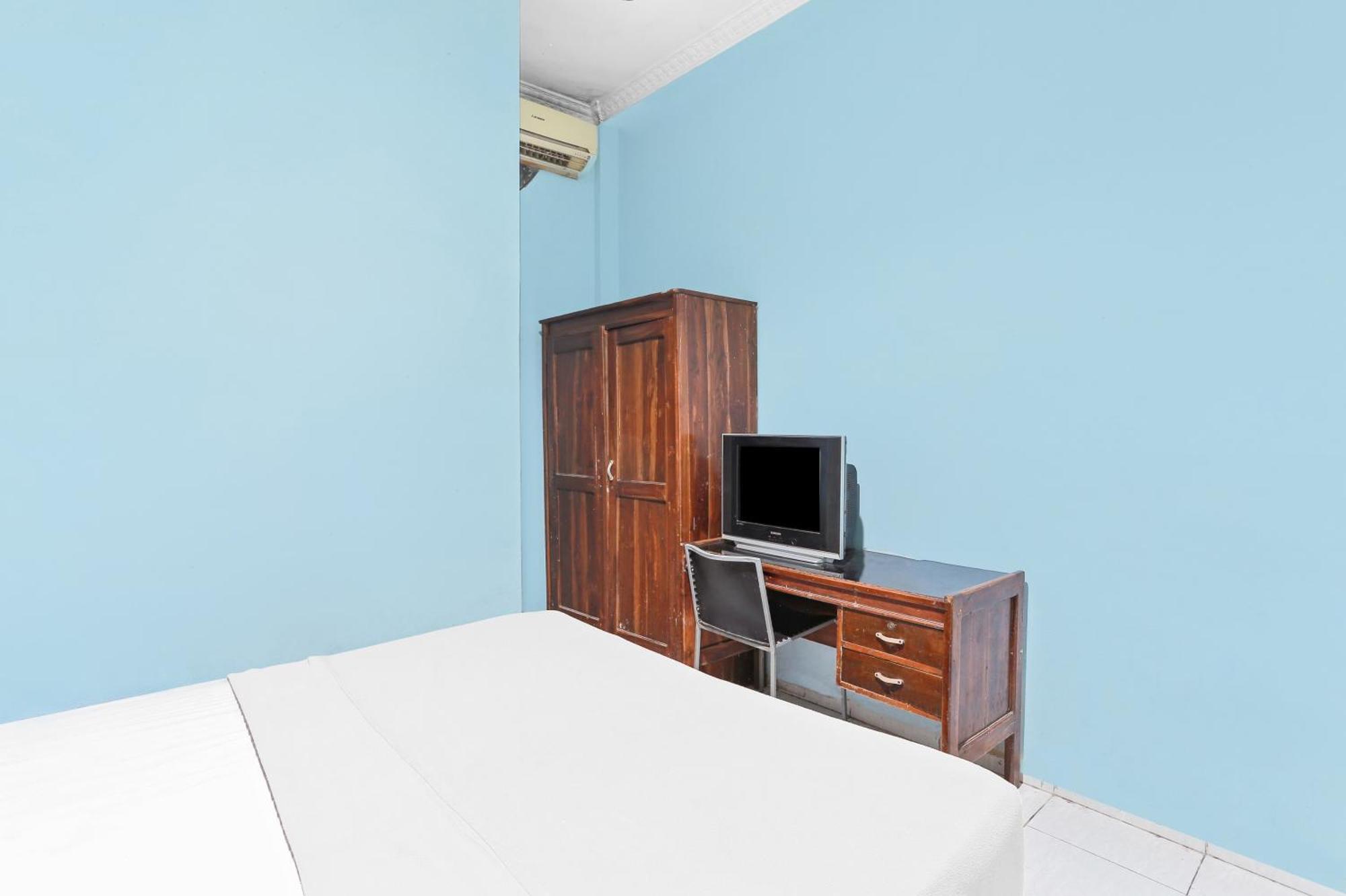 Oyo 93046 Hotel Fortuna Parepare Buitenkant foto