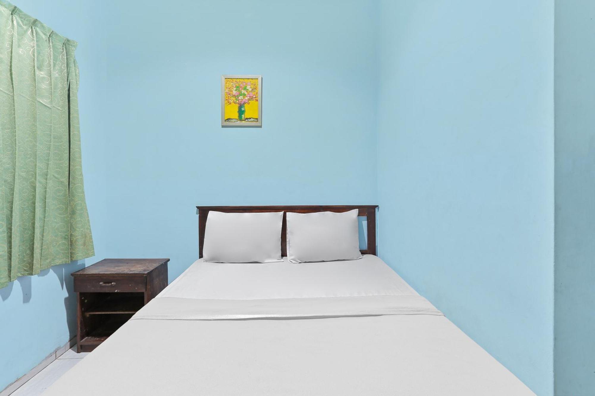 Oyo 93046 Hotel Fortuna Parepare Buitenkant foto