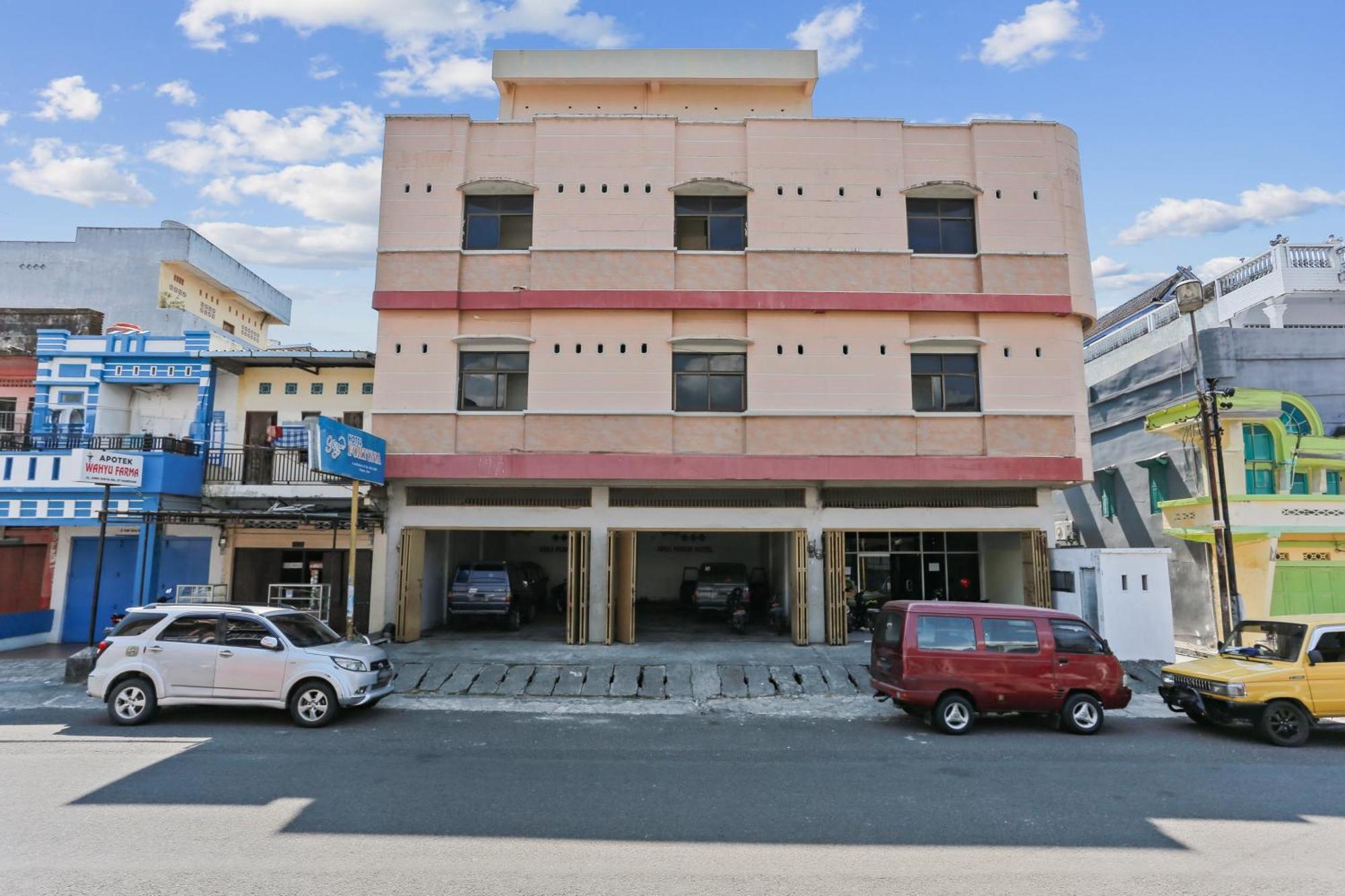Oyo 93046 Hotel Fortuna Parepare Buitenkant foto